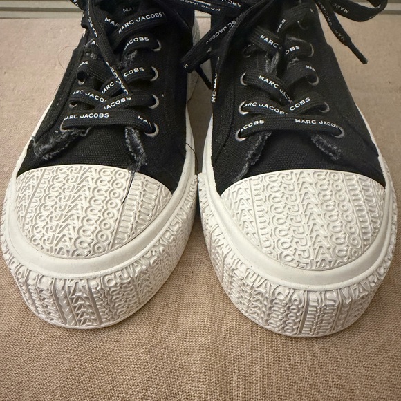 Marc Jacobs Black Signature Classic casual distressed Canvas Sneakers! NWOT! - Picture 3 of 10